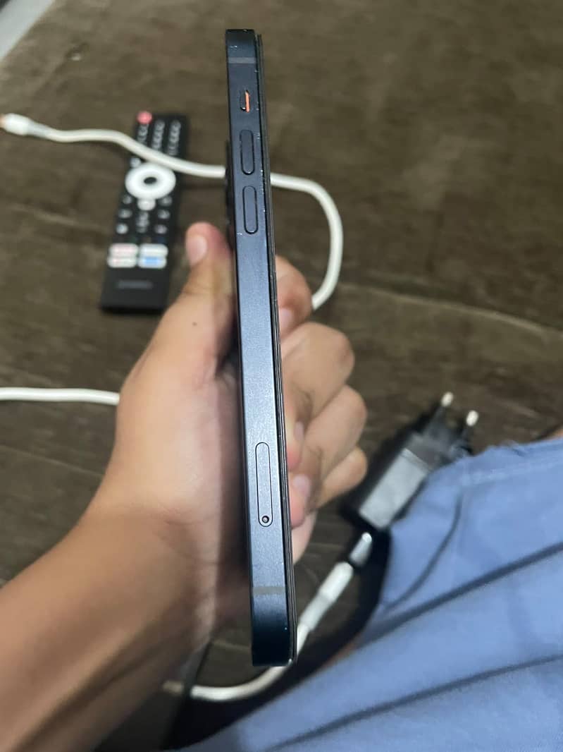Apple iPhone 12 6