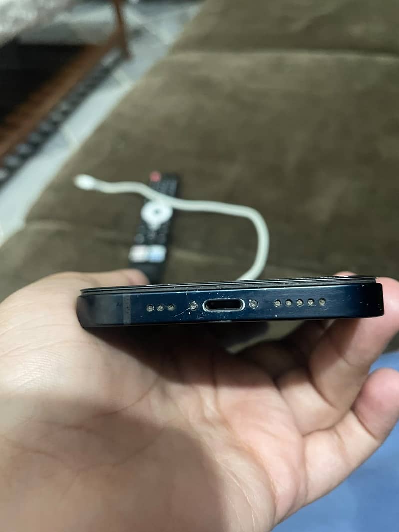 Apple iPhone 12 7