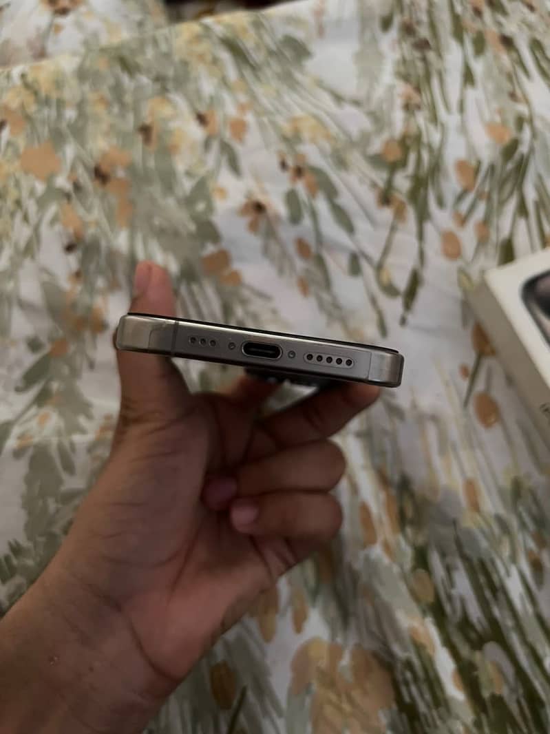 Apple iPhone 15 Pro 2