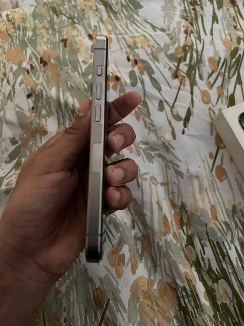 Apple iPhone 15 Pro 3