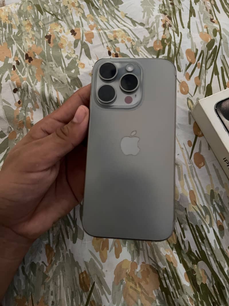 Apple iPhone 15 Pro 4