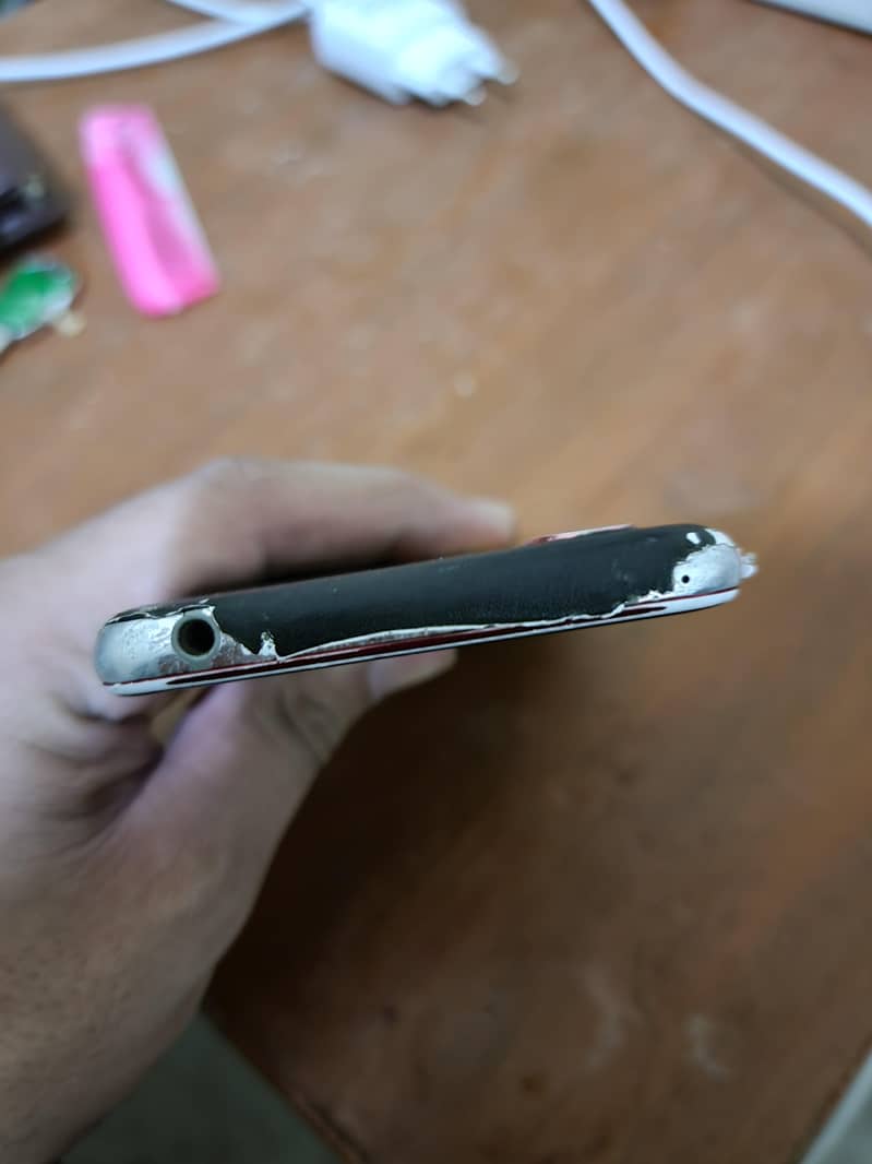 Sharp Aquos R2 3