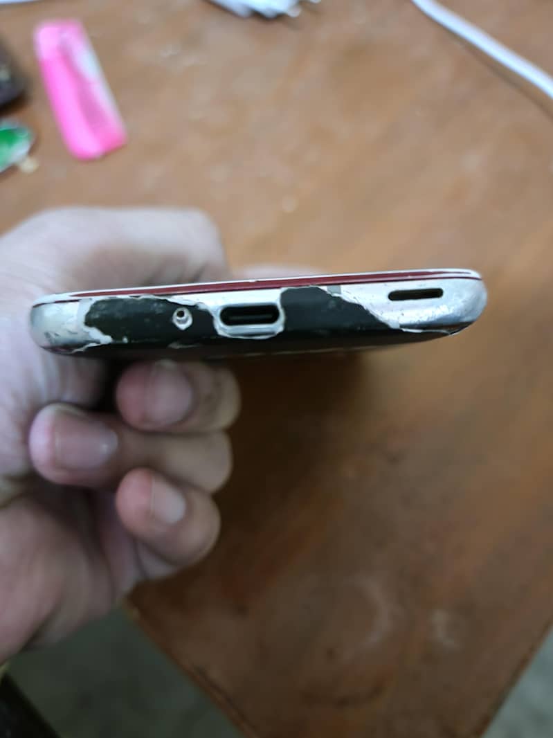 Sharp Aquos R2 4