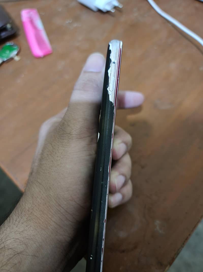 Sharp Aquos R2 5