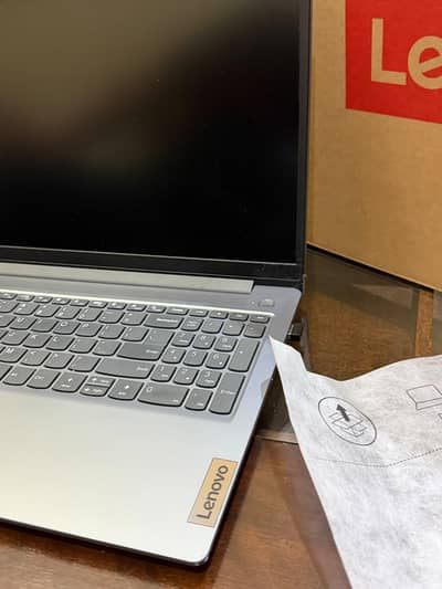 Lenovo IdeaPad slim 3(15",8)