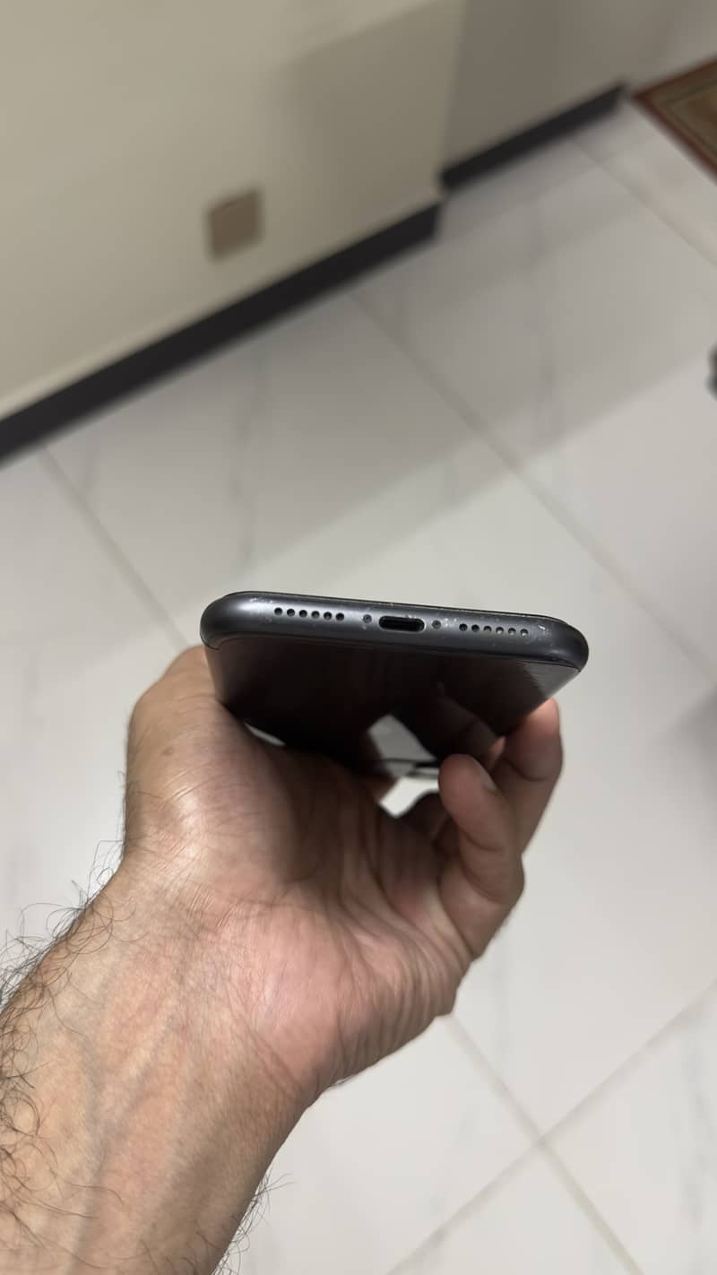 Apple iPhone 11 7