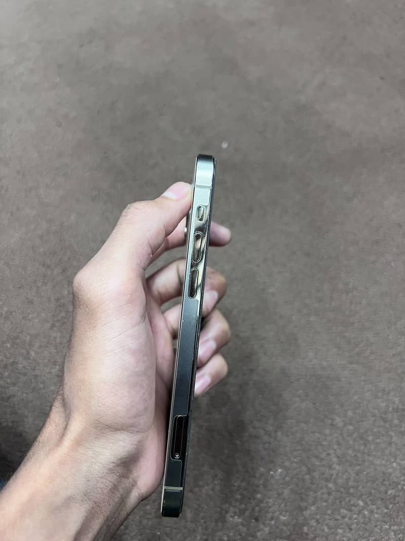 Apple iPhone 12 Pro 3