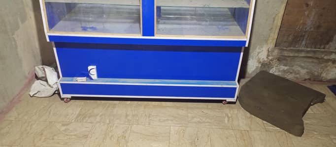 Glass counter