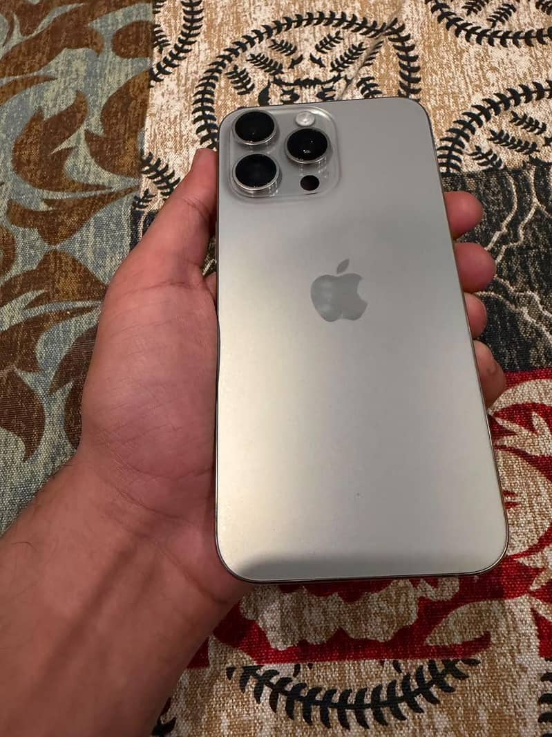 Apple iPhone 15 Pro Max 0