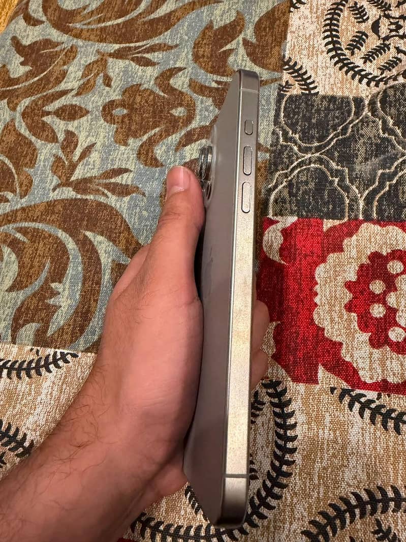 Apple iPhone 15 Pro Max 3