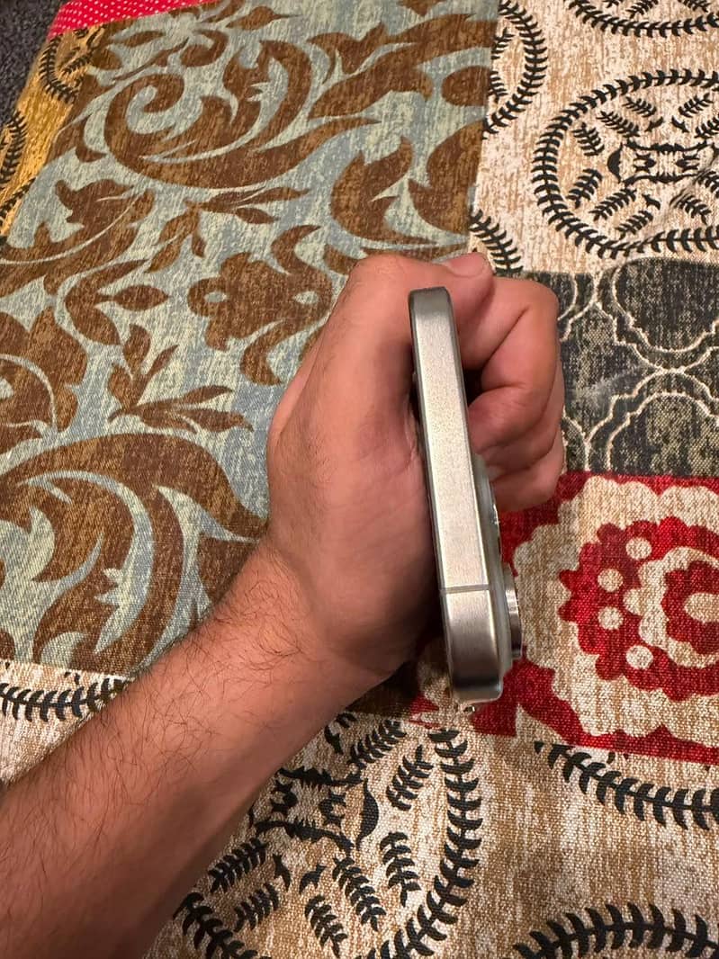 Apple iPhone 15 Pro Max 6