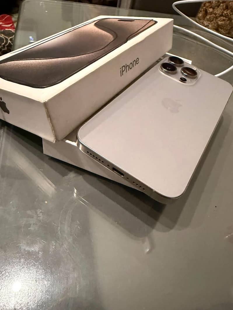Apple iPhone 15 Pro Max 7