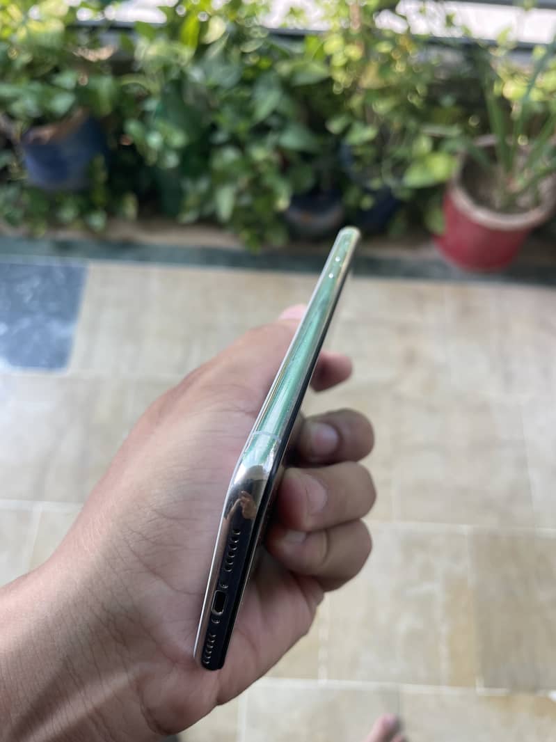 Apple iPhone X 3