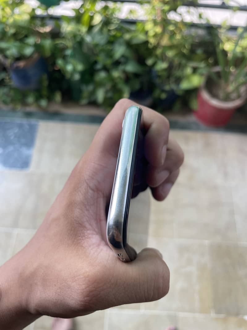 Apple iPhone X 4