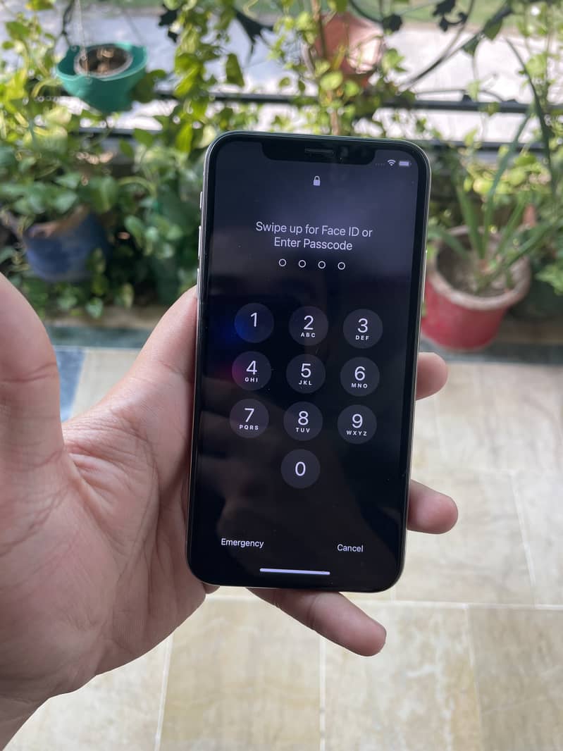Apple iPhone X 5