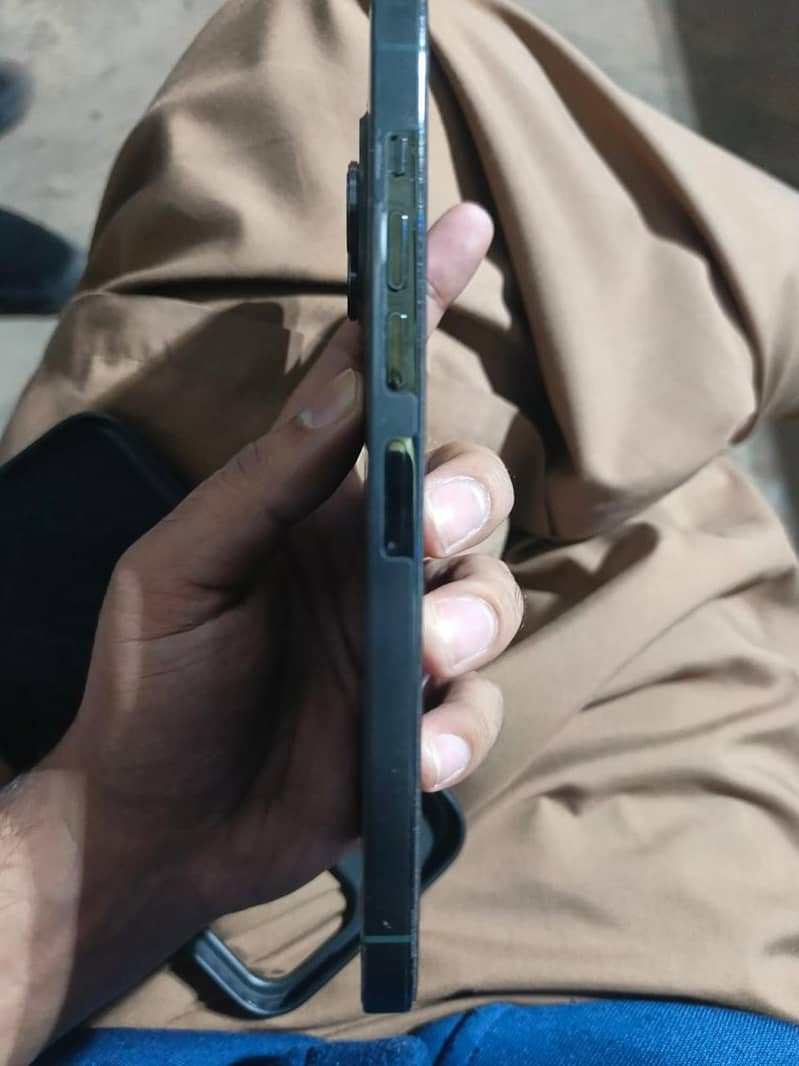 Apple iPhone 13 Pro Max 1