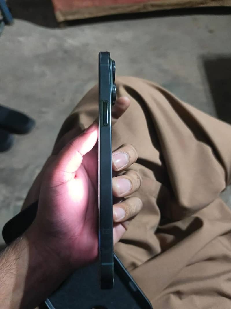 Apple iPhone 13 Pro Max 2