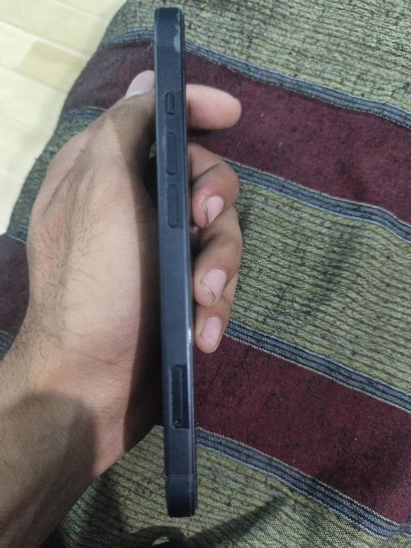 Apple iPhone 13 2