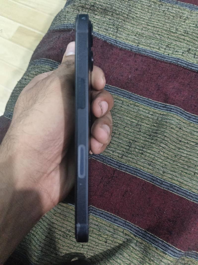 Apple iPhone 13 3