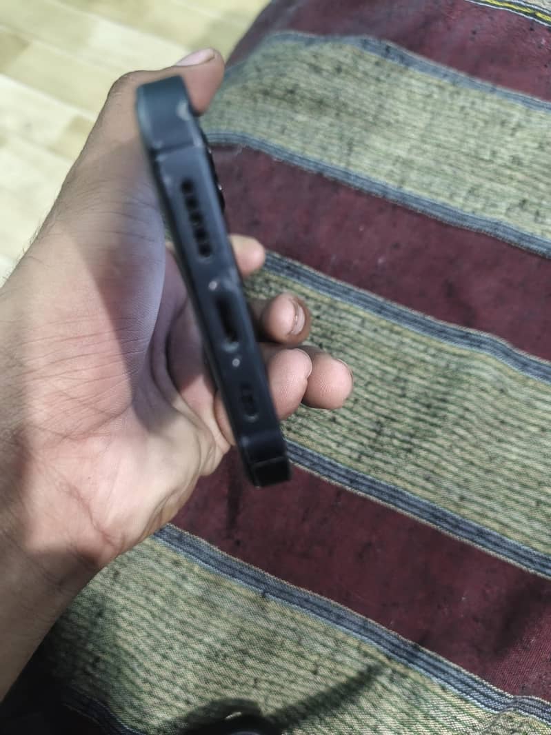 Apple iPhone 13 5