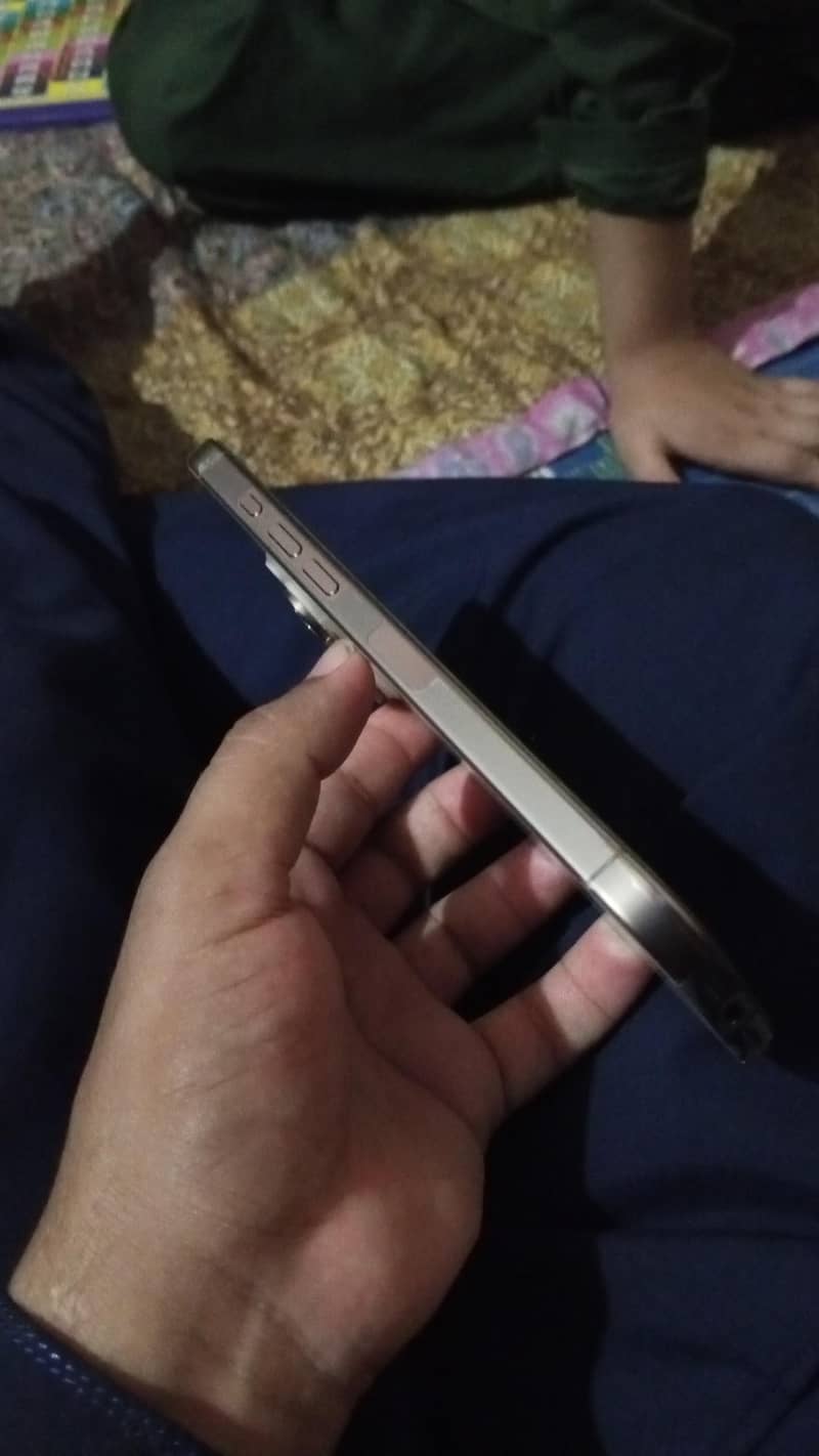 Apple iPhone 16 Pro Max 5