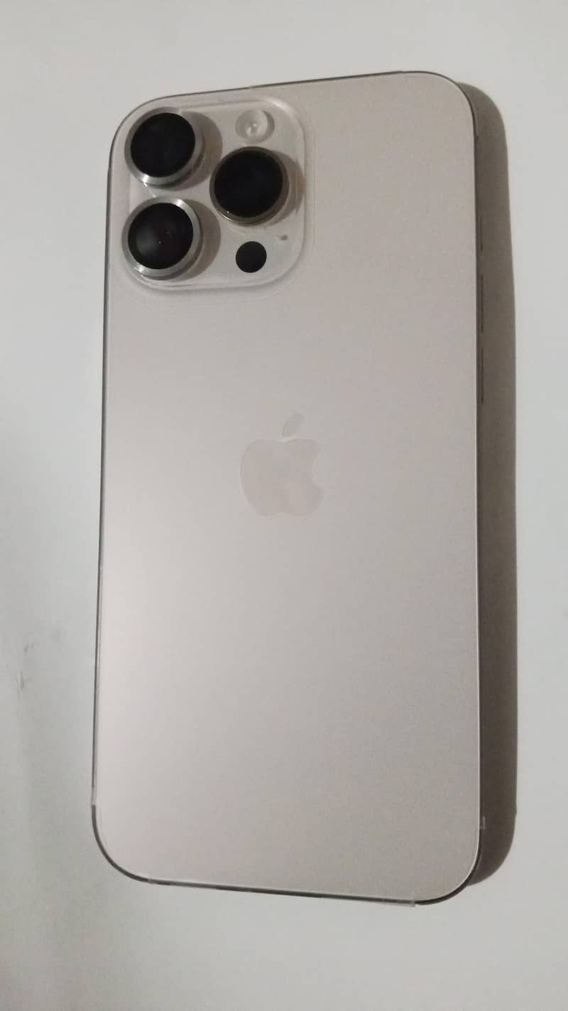 Apple iPhone 16 Pro Max 6