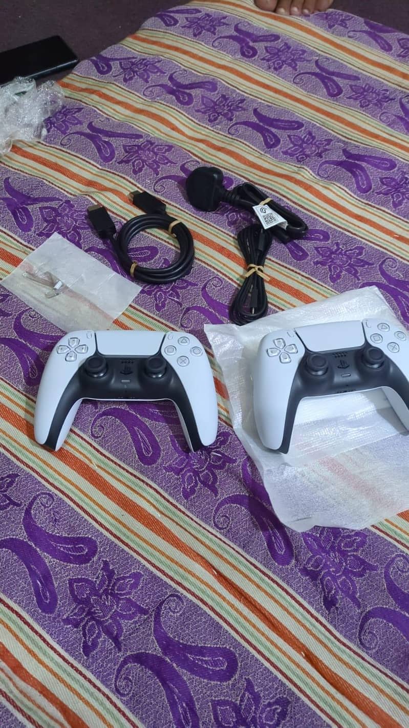 Ps5 with 2 controller 1