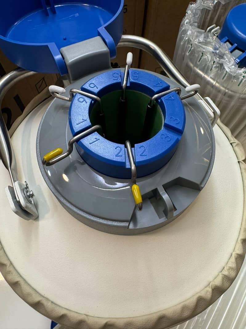 Liquid Nitrogen Container 1