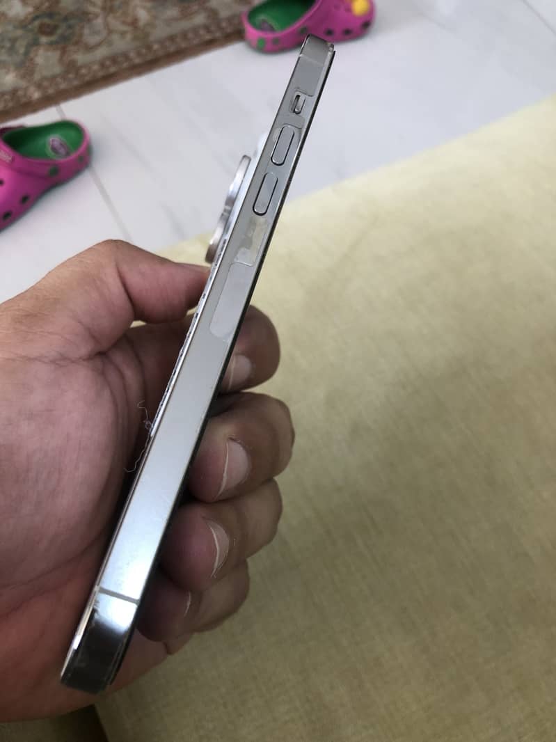 Apple iPhone 14 Pro Max & 16 Pro Max 2