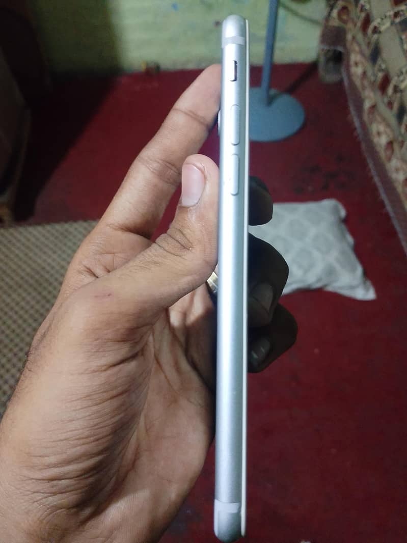 Apple iPhone 7 2