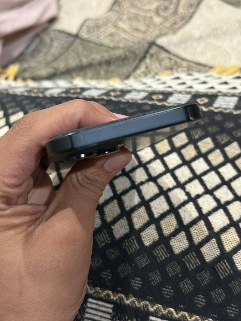 Apple iPhone 15 jv 3