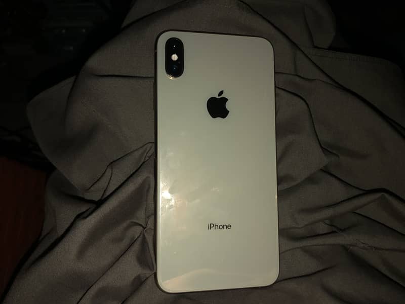 Apple iPhone Xs Max 5