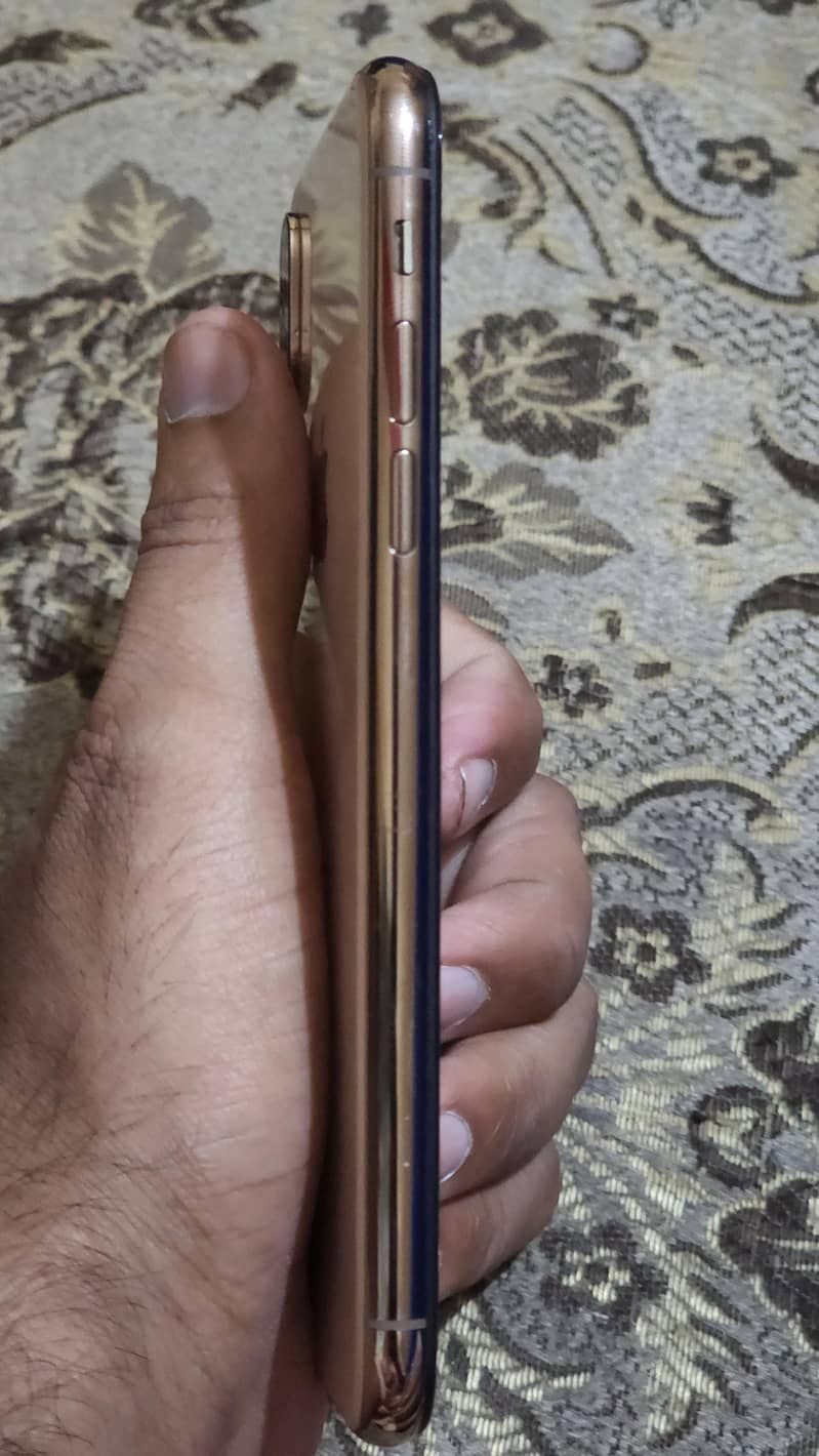 Apple iPhone XS 3