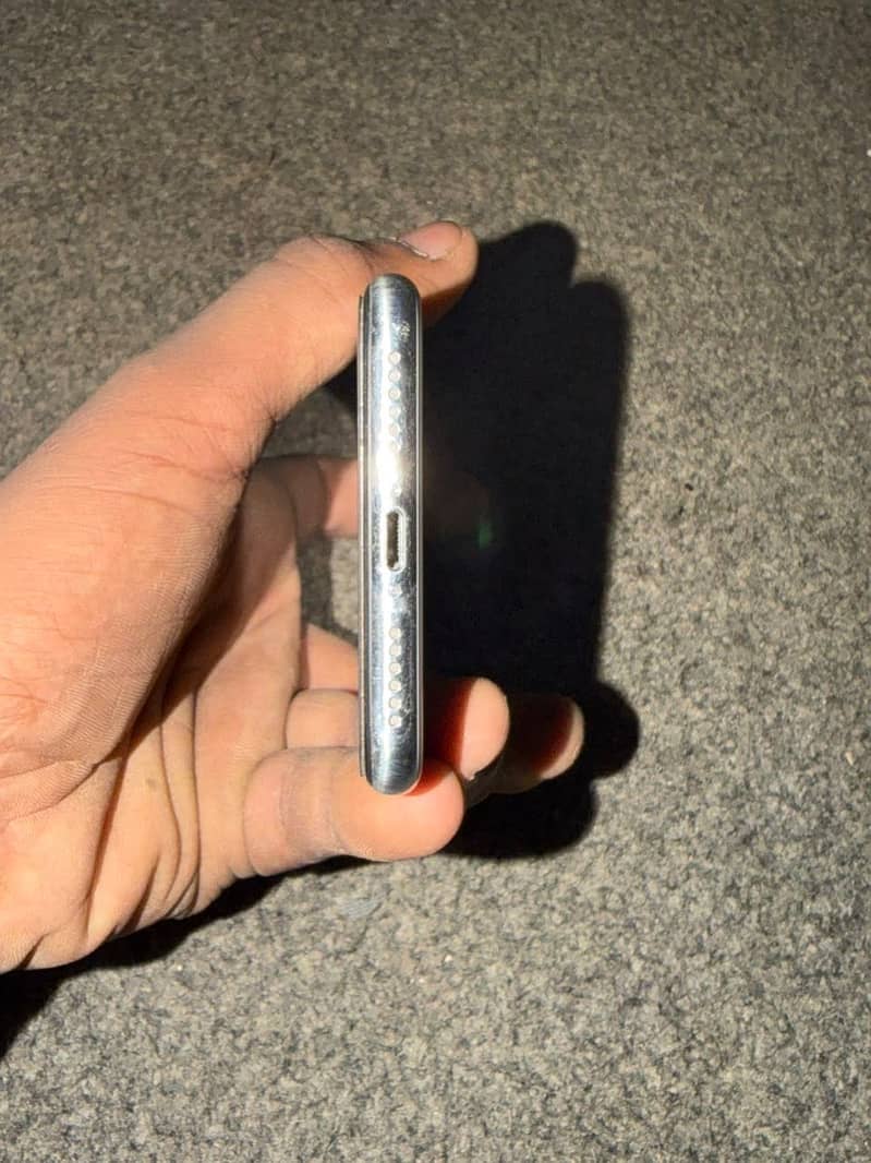 Apple iPhone X 4