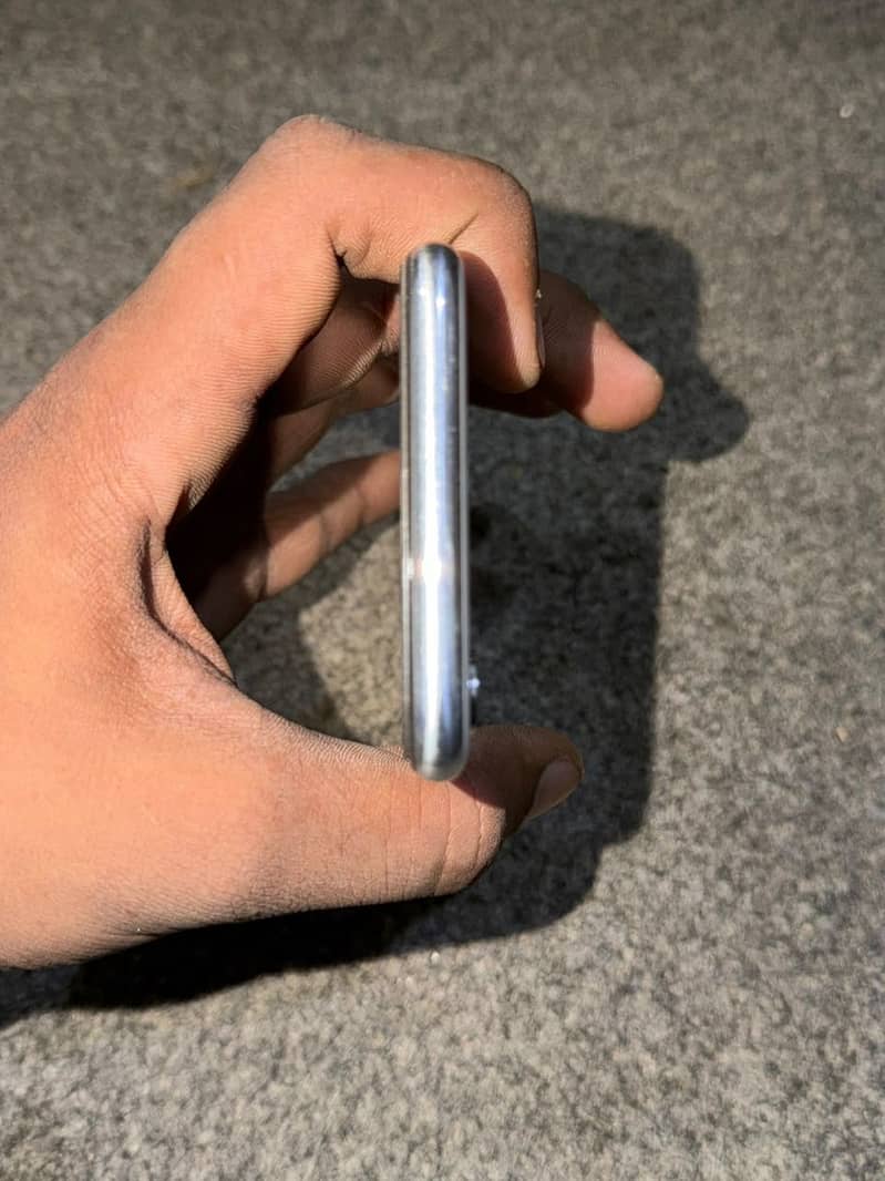 Apple iPhone X 5