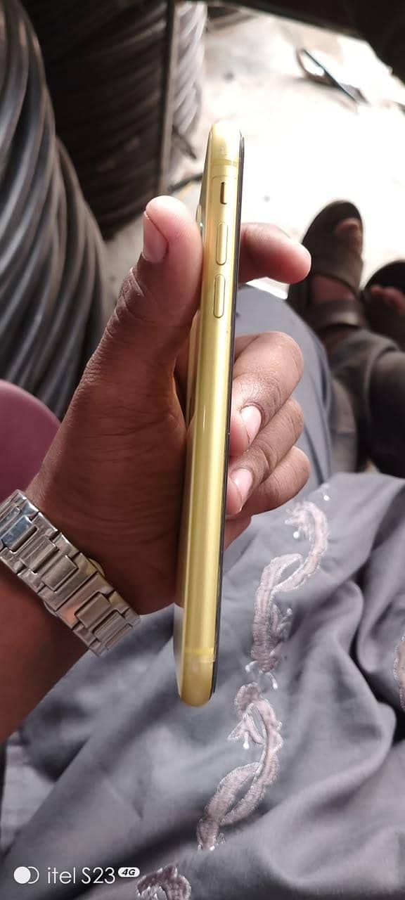 Apple iPhone 11 3