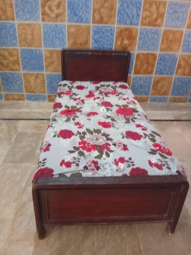 Bed + dressing table for sell 0