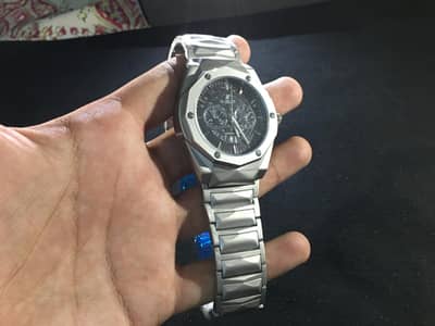 Hublot skeleton chain black dial