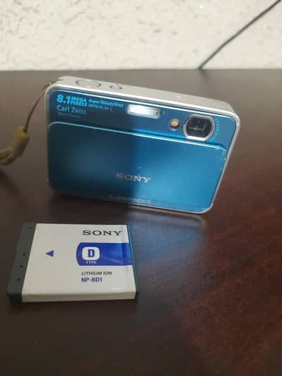 Blue Sony Cyber-shot DSC-T2 digital camera condition 10/10