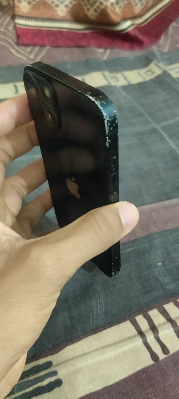 Apple iPhone 13 4