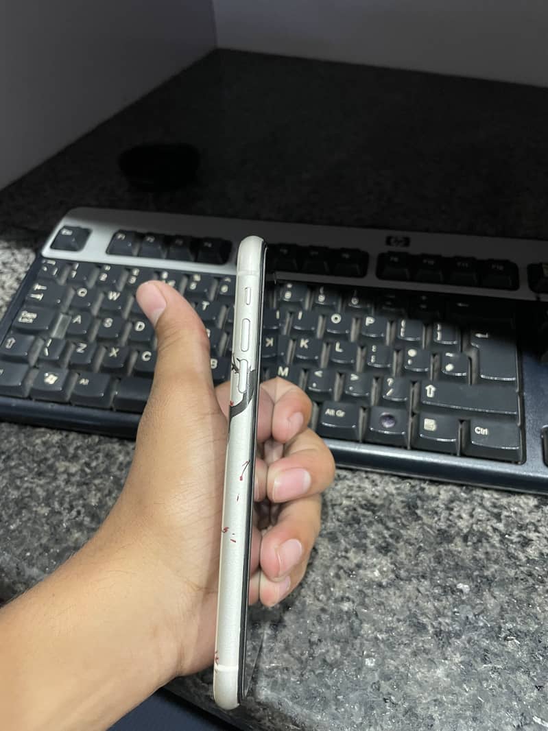 Apple iPhone 11 3