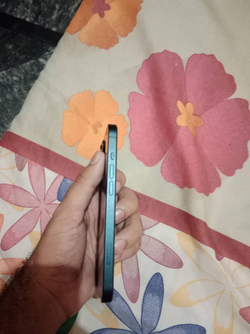 Apple iPhone 13 3