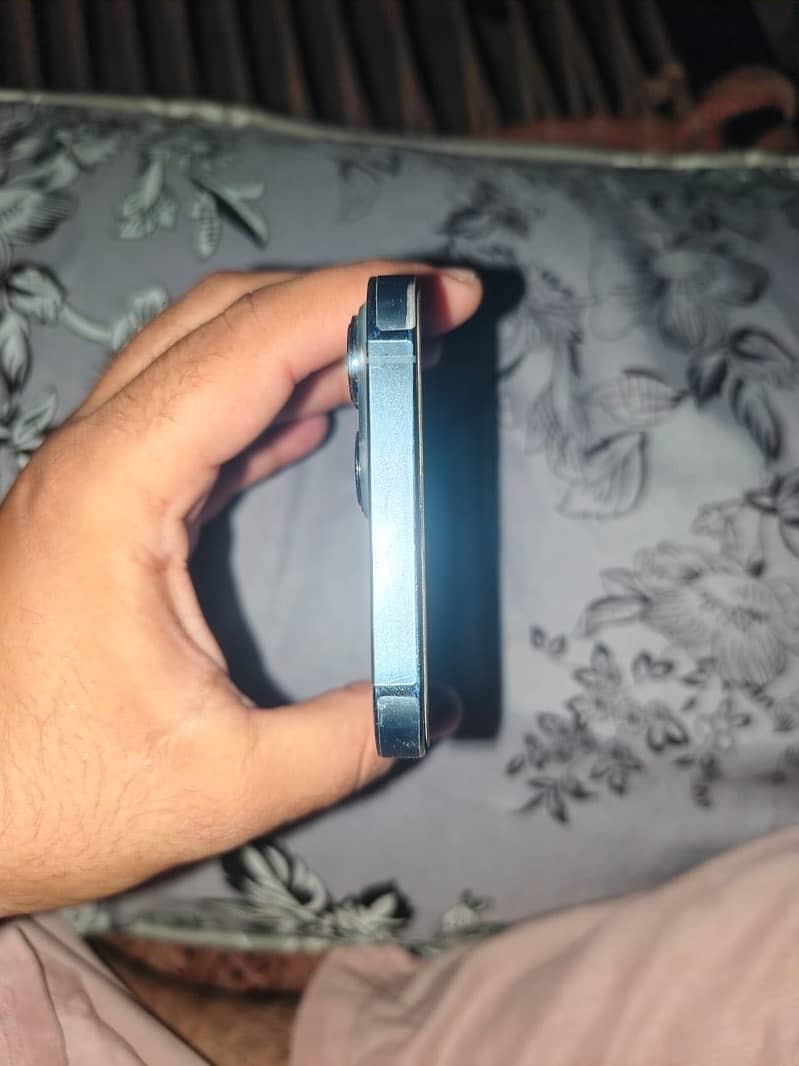 iPhone 13 Pro Max 4