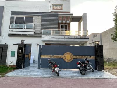 BRAND NEW HOUSE 10 MARLA AVAILABLE FOR RENT IN CENTRAL BLOCK BAHRIA ORCHARD