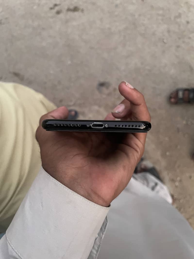 Apple iPhone 7 Plus 1
