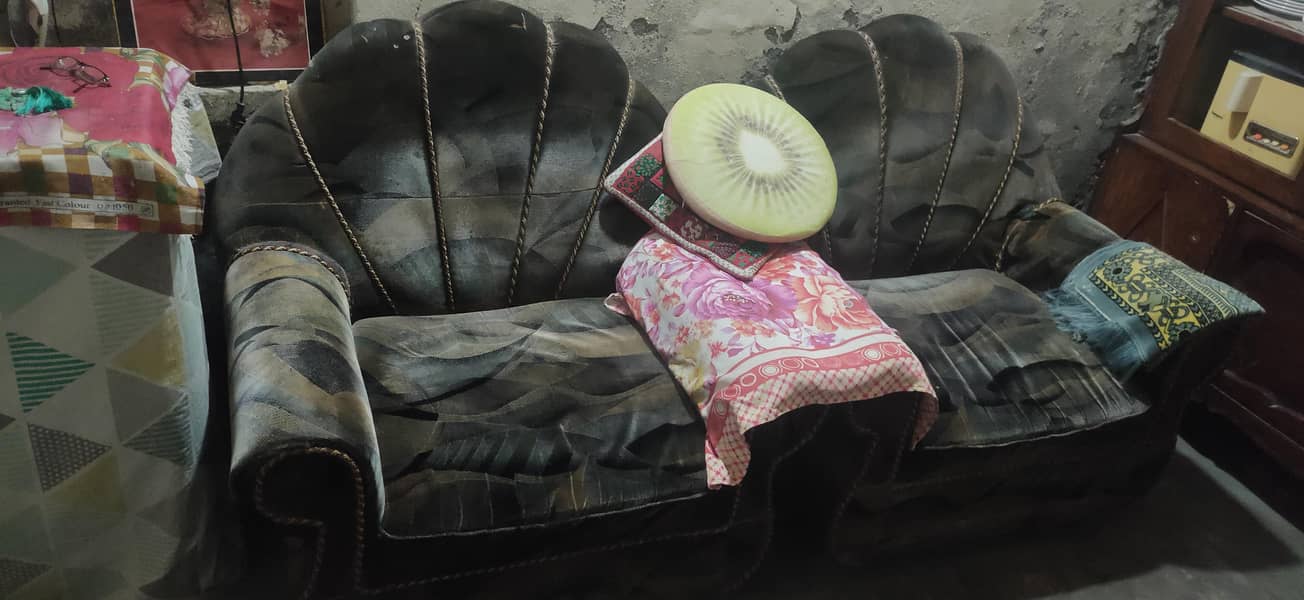 2 single sofas 0