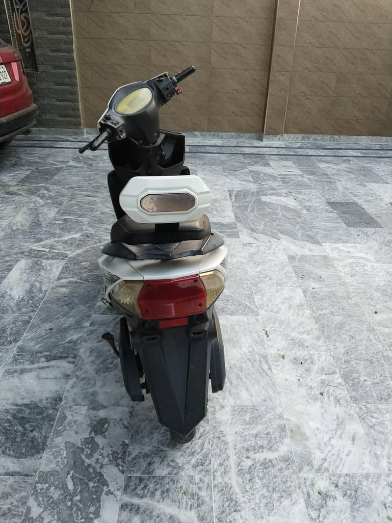 electric scooty 1