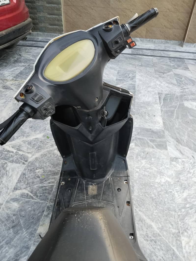 electric scooty 4