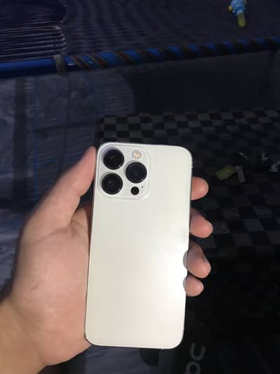 Apple iPhone 13 Pro whatsapp py msg kro