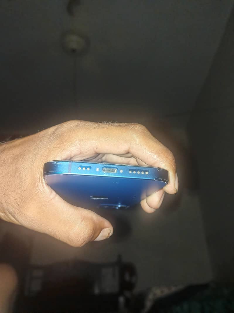 Apple iPhone 12 3